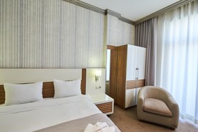 Boulevard Side Hotel