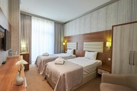 Boulevard Side Hotel