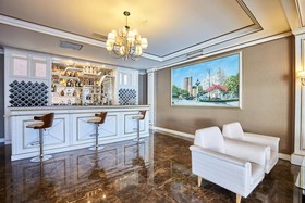 Boulevard Side Hotel