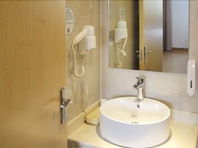 GreenTree Inn Shanghai Minhang District Beiqiao Subway Station Express Hotel