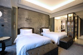 Wanda Reign on the Bund
