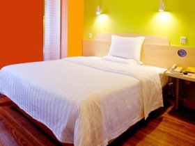 7Days Inn Shenzhen Huang Bei Ling Metro Station