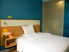 7Days Inn Shenzhen Huang Bei Ling Metro Station