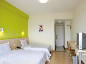 7Days Inn Shenzhen Huang Bei Ling Metro Station