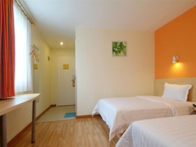 7Days Inn Shenzhen Huang Bei Ling Metro Station