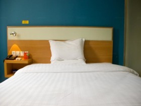 7Days Inn Shenzhen Huang Bei Ling Metro Station