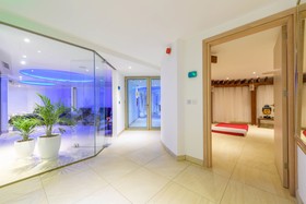 Asterias Beach Hotel