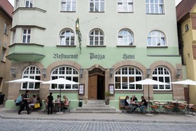 Piazza Hotel Restaurant