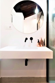 Hellenhost - Gran Vía