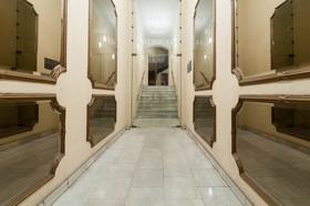 Hellenhost - Gran Vía