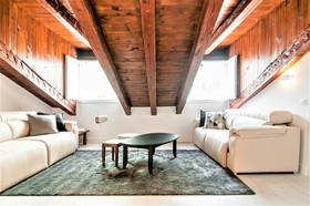 Hellenhost - Gran Vía