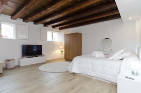 Hellenhost - Gran Vía