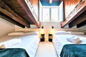 Hellenhost - Gran Vía