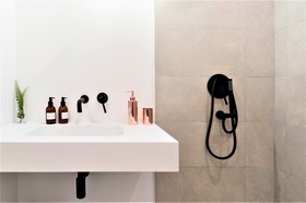 Hellenhost - Gran Vía