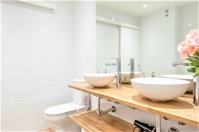 Hellenhost - Gran Vía