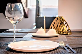 Hellenhost - Gran Vía