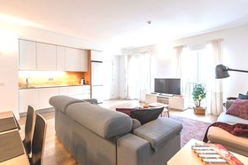 Hellenhost - Gran Vía