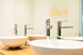 Hellenhost - Gran Vía