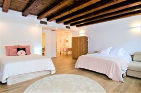 Hellenhost - Gran Vía