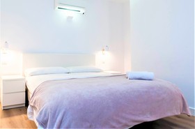 Hellenhost - Gran Vía