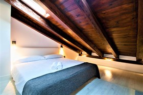 Hellenhost - Gran Vía