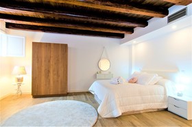 Hellenhost - Gran Vía