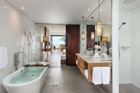 Hilton Fiji Beach Resort & Spa