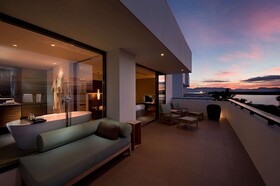 Hilton Fiji Beach Resort & Spa
