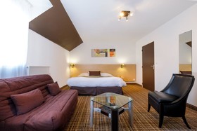 Hotel The Originals Évreux Nord Acadine