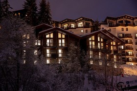 Yellowstone Lodge
