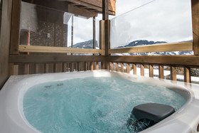 Yellowstone Lodge