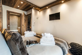 Yellowstone Lodge