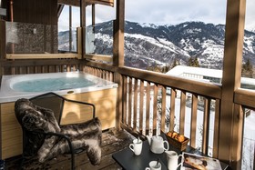 Yellowstone Lodge