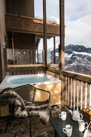 Yellowstone Lodge