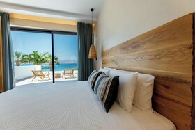 Ostrako Beachside Suites