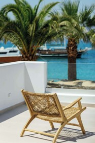 Ostrako Beachside Suites