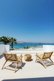 Ostrako Beachside Suites