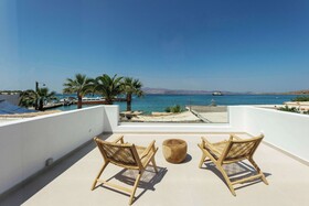 Ostrako Beachside Suites