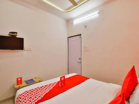 Shreenath by OYO Rooms