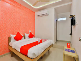 Shreenath by OYO Rooms