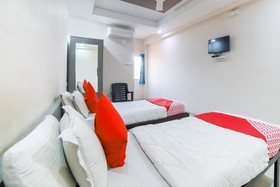 Om Restaurant And Guest House by OYO Rooms