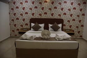 The Sky Comfort Beach Hotel