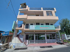 Hotel Green Woods By OYO Rooms
