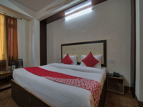 Hotel Green Woods By OYO Rooms