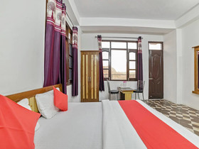OYO 24660 Mahasu Villa