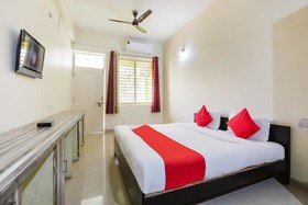 Radha Madhav Palace by OYO Rooms