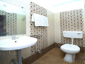 Hotel Shri Radha ISBT by OYO Rooms
