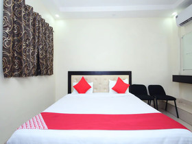 Hotel Shri Radha ISBT by OYO Rooms