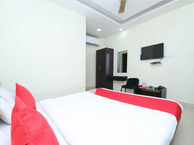 Hotel Shri Radha ISBT by OYO Rooms
