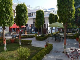 Hotel Surya